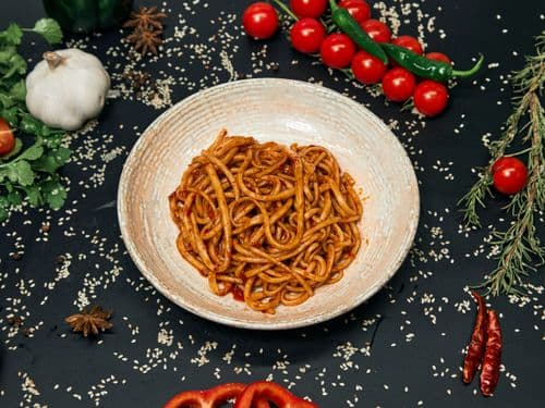 Achchiq qovurilgan noodle