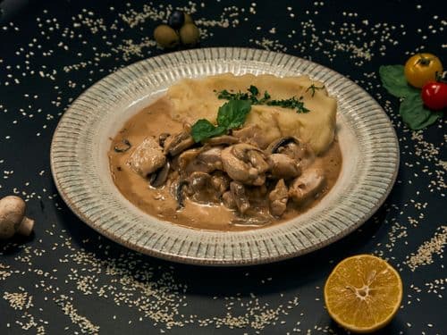 Tovuq Stroganoff